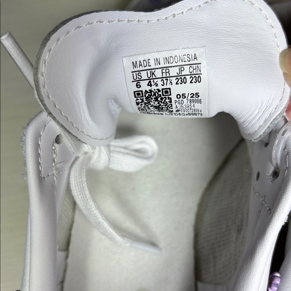 Adidas Sambae "Cloud White/Linen Green /Gum" (JS3954) Women’s Sneakers NWT Size6 - Picture 10 of 11